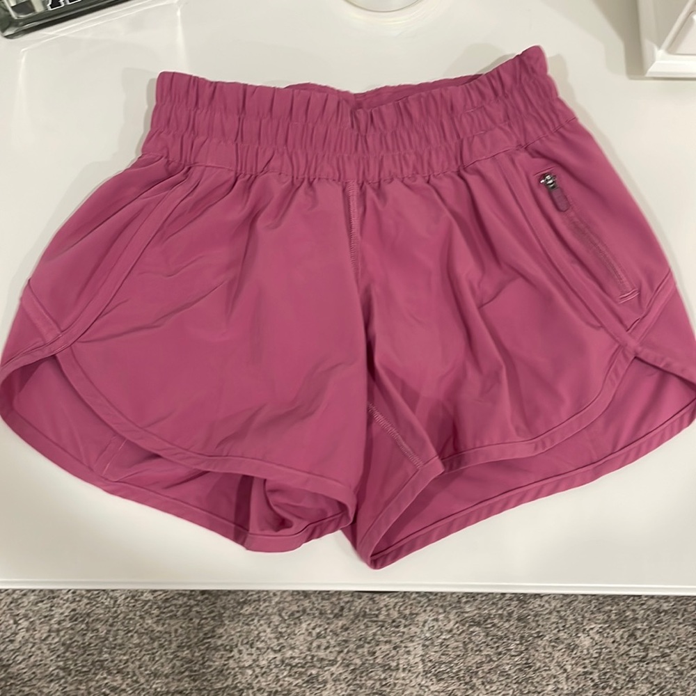 Lululemon Tracker Short Size 4, 4”